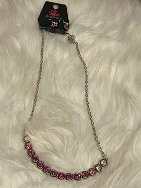 🥰NEW🥰Women’s paparazzi Pink Gradient Crystal Necklace - Silver Tone